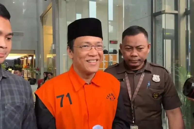 Noel Pakai Peci Saat Diperiksa di KPK Agar Terlihat Keren