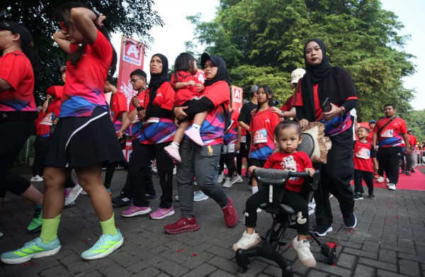 Jalan Sehat dan Aksi Peduli Lingkungan Bersama Komunitas