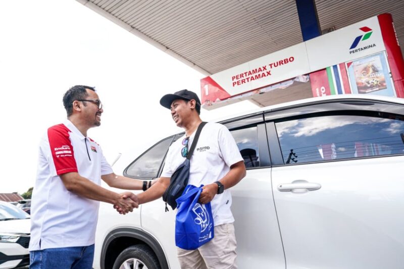 Dirut Pertamina Patra Niaga Berinteraksi dengan Pelanggan Pertamax