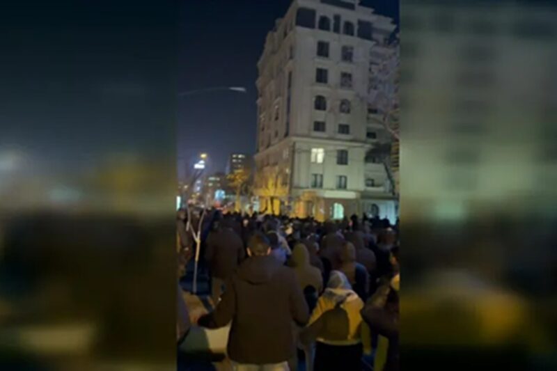 Lebih Dari 2.000 Demonstran Iran Tewas, Trump Tawarkan Bantuan